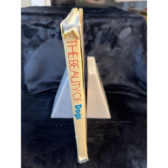 Vintage The Beauty of Dogs by Kenneth Bailey London England w Dust Jacket 1972 - Picture 2 of 13